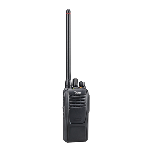 Radio digital NXDN en la banda de VHF, rango de frecuencia 136-174MHz, sumergible IP67, analógico y digital, opera en sistemas trunking y convencional, 5W de potencia, incluye cargador BC213, antena, clip y batería