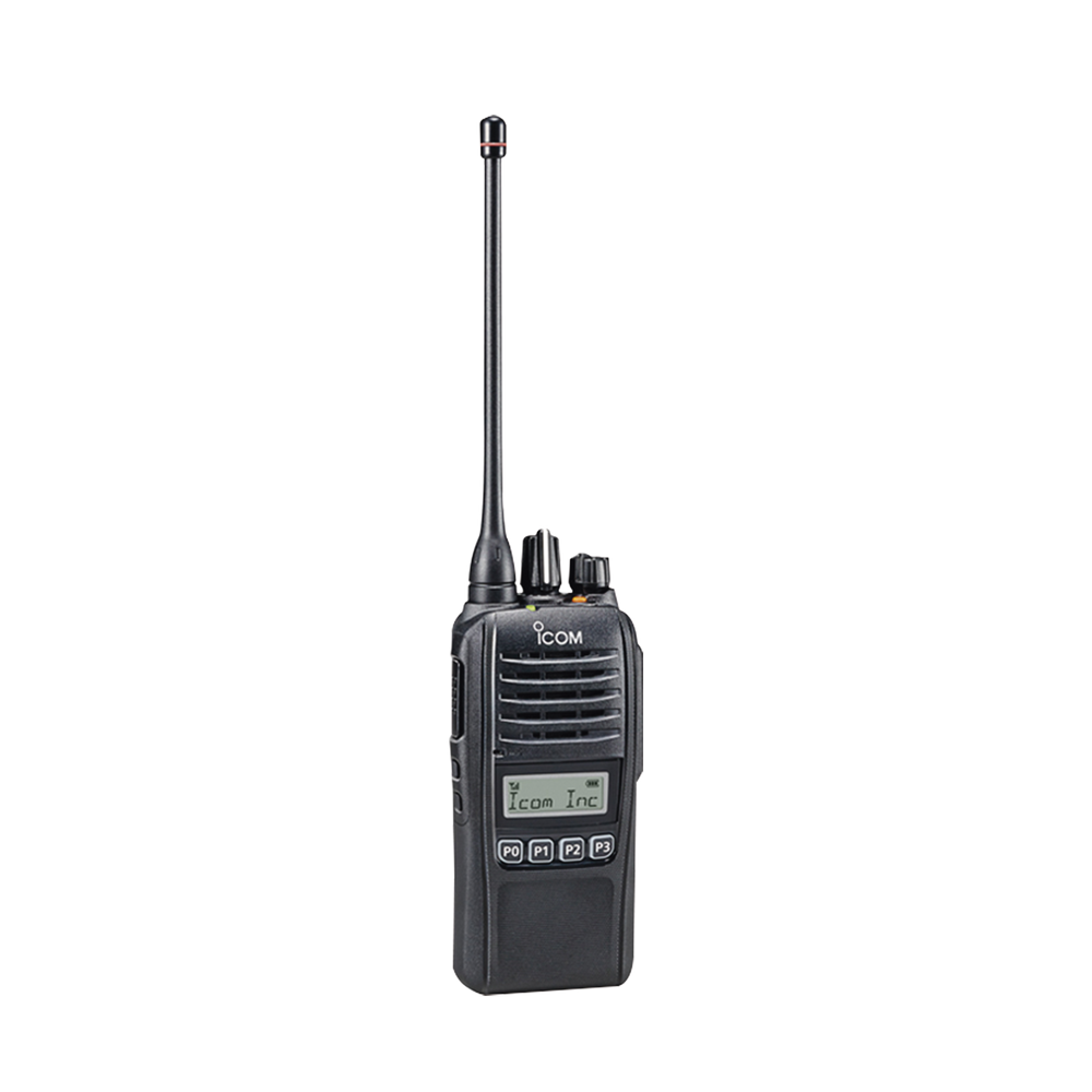 Radio digital NXDN en la banda de VHF, rango de frecuencia 136-174MHz, sumergible IP67, analógico y digital con pantalla, opera en sistemas trunking y convencional, 5W de potencia, incluye cargador, antena, bateria y clip