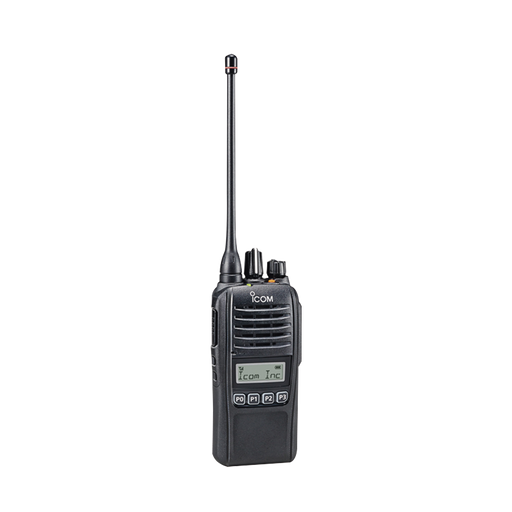 Radio digital NXDN en la banda de VHF, rango de frecuencia 136-174MHz, sumergible IP67, analógico y digital con pantalla, opera en sistemas trunking y convencional, 5W de potencia, incluye cargador, antena, bateria y clip