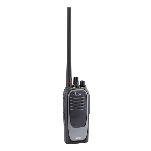 Radio portátil digital y analógico en rango de frecuencia 136-174MHz, 32 canales, 5 W de potencia de RF. Batería, cargador, antena y clip incluidos.