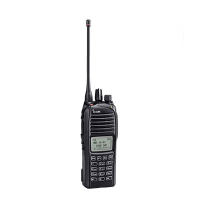Radio portátil digital ICOM, Rx-Tx: 400-470MHz, Trunking tipo C, sumergible IP67, GPS interconstruido, Over the air alias Batería, cargador, antena y clip incluidos.