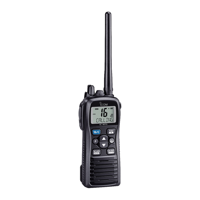 Radio portátil marino, 6W, rango de frecuencia Tx:156.025-157.425MHz, Rx:156.050-163.275MHz, sumergible IPX8, 700mW de potencia de audio. Incluye Batería, antena, clip, cargador, cable de encendedor y correa.