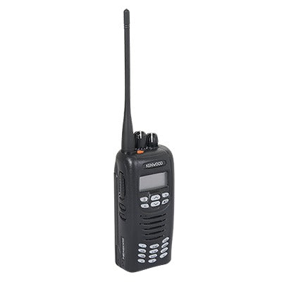 450-520 MHz, 5 W, 512 canales, pantalla de 14 caracteres y teclado DTMF ,Incluye Batería, Antena, cargador y clip.